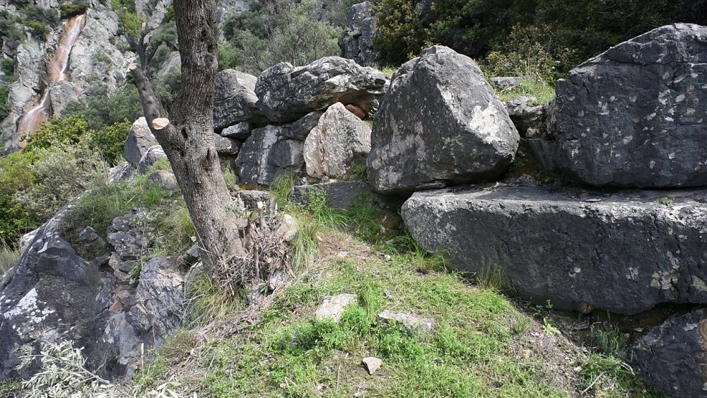 Μαντείο του Σελινουντίου Απόλλωνα στις Ροβιές – Ο αρχαίος προάγγελος των Δελφών στη Βόρεια Εύβοια