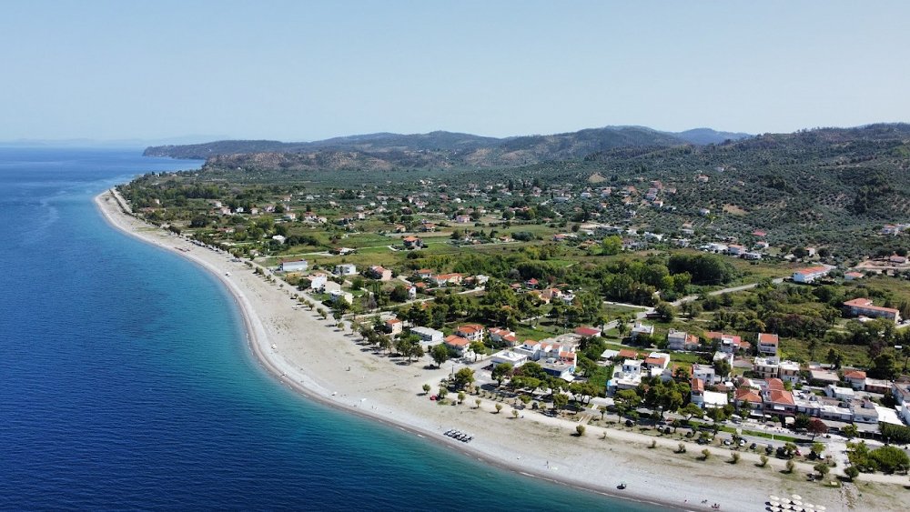 Παραλία Πευκί – Η πιο μεγάλη και οργανωμένη της Βόρειας Εύβοιας